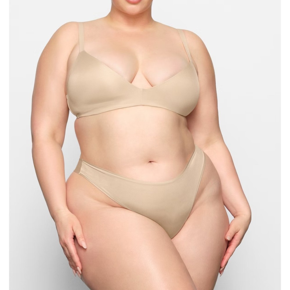 Skims‎ Wireless Form Lightly Lined Bra, Sand , 32DDD - Picture 3 of 5